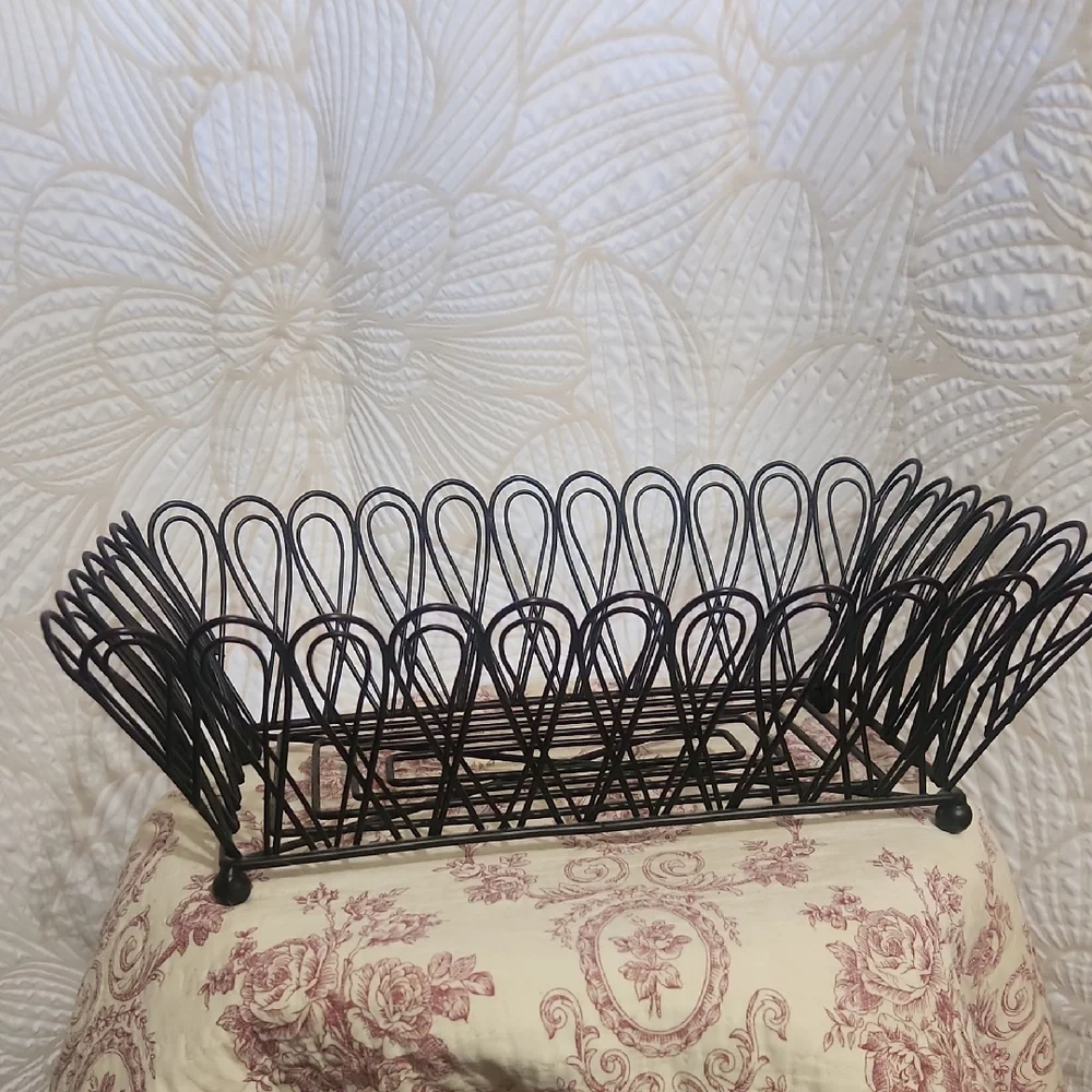 Basket Black Wire Loop Farmhouse Rustic Cottage Cozy Home Fruit Holder